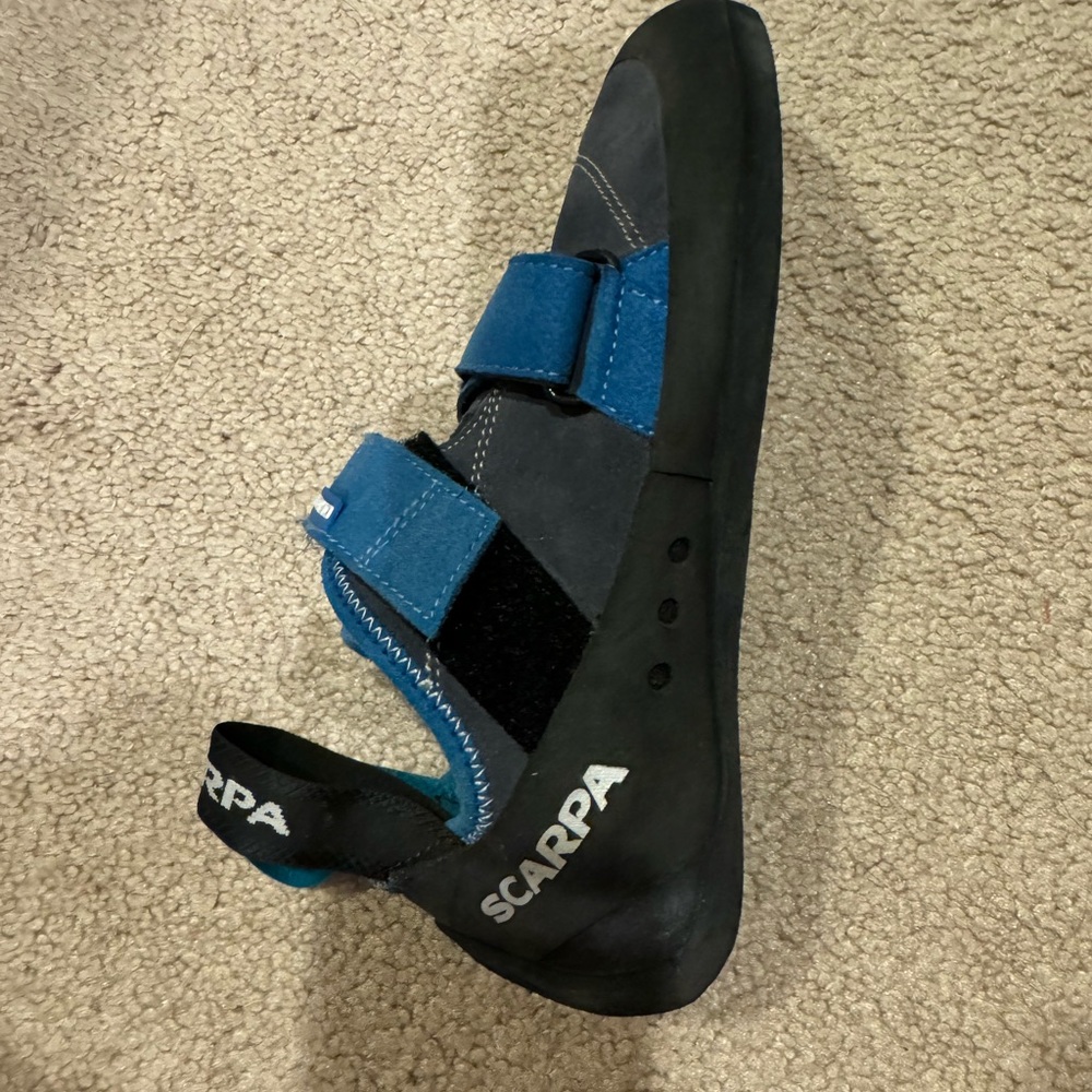 Scarpa origin climbing shoes made in Italy leather almost new